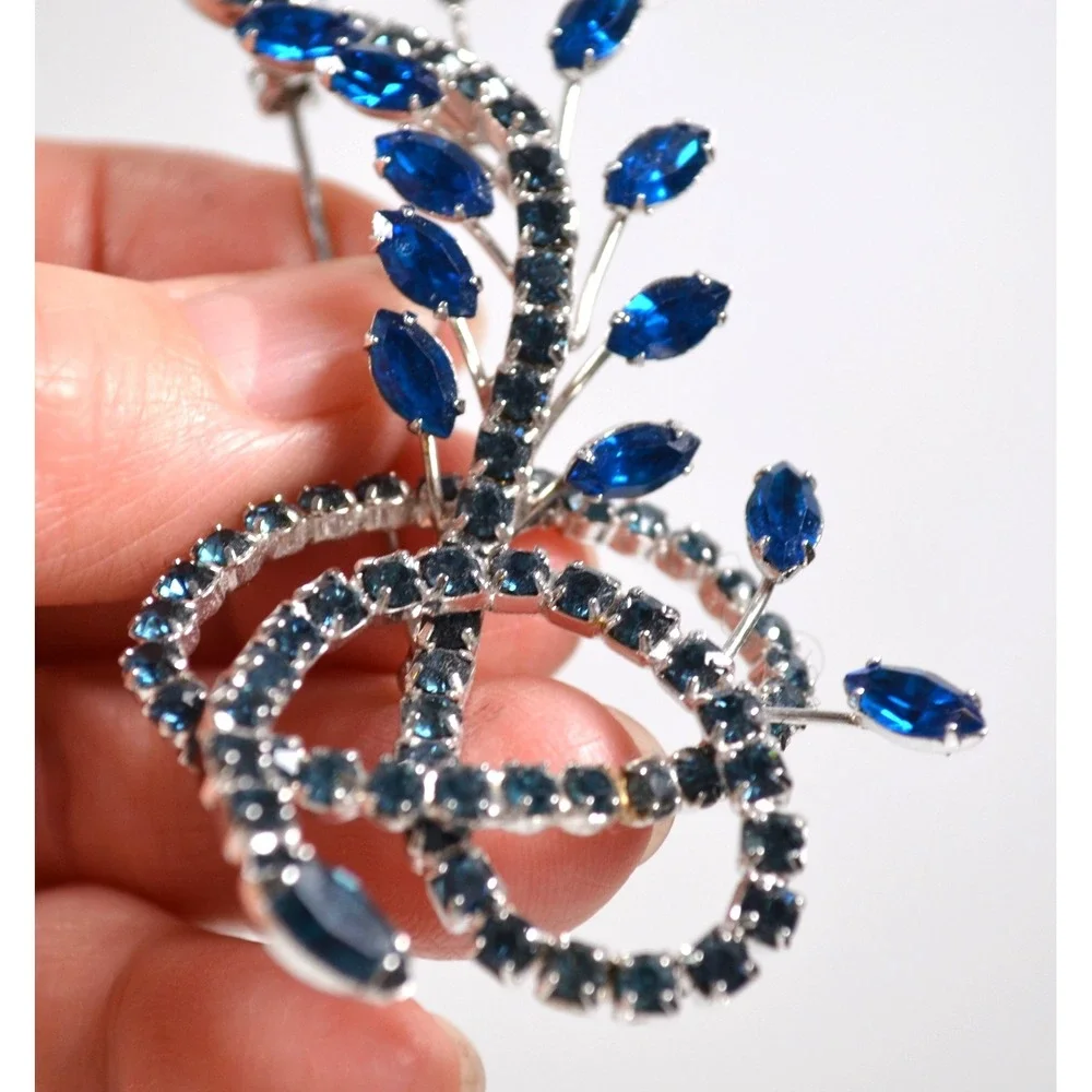 Vintage Silver Tone Floral Brooch / Pin with Blue Rhinestones 3